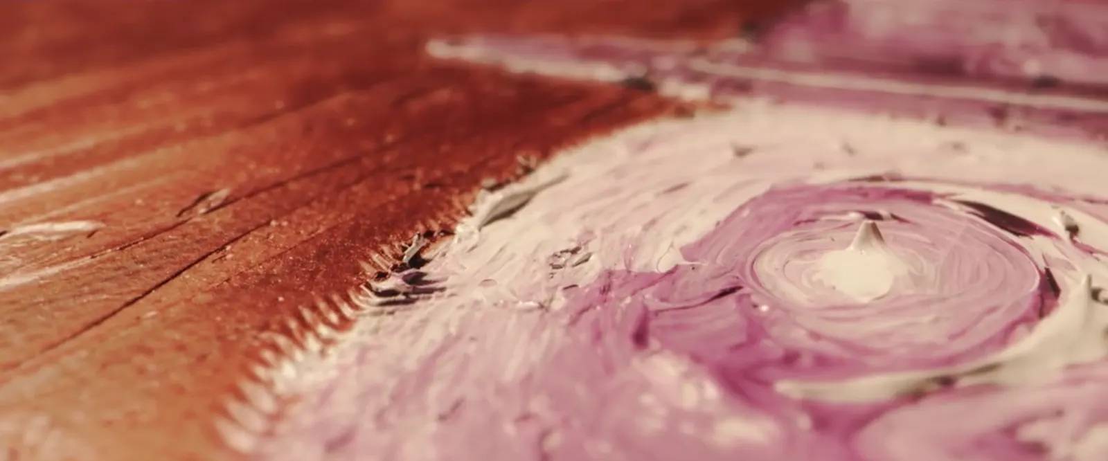 The tilted hat detail